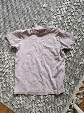 Uniqlo  Short Sleeve Tee in Pale Mauve Pink